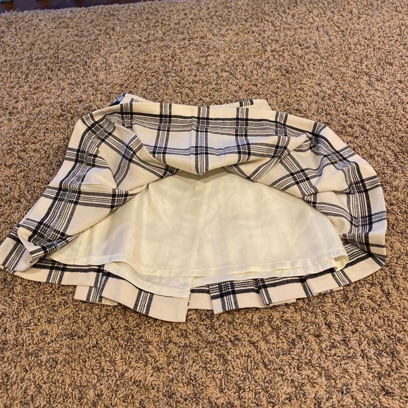 Banana Republic Pleated Plaid Skirt - Picture 3 of 7